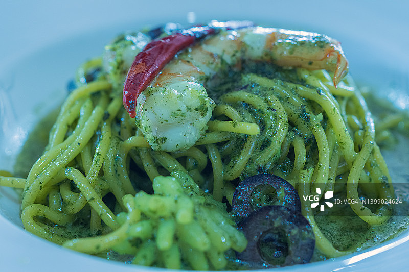 罗勒酱意大利面特写图片素材