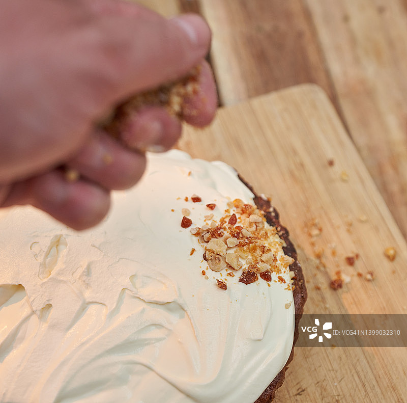 鲜奶油巴西坚果芙兰饼图片素材