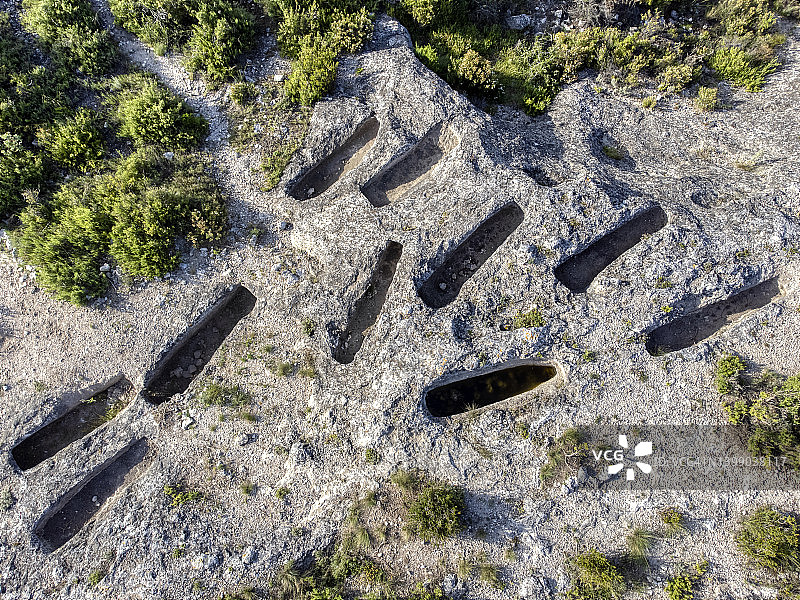 岩石雕刻的古代墓地或公墓空中俯瞰图片素材