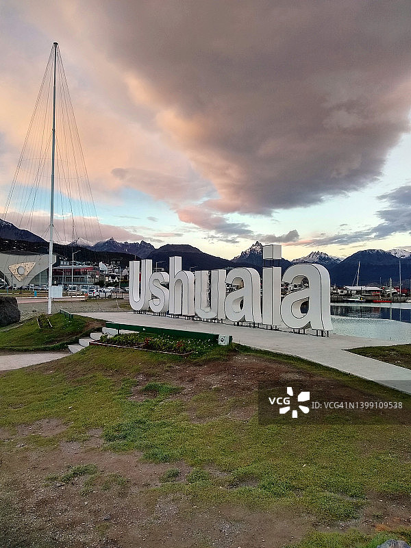 巴塔哥尼亚城市乌斯怀亚路标图片素材