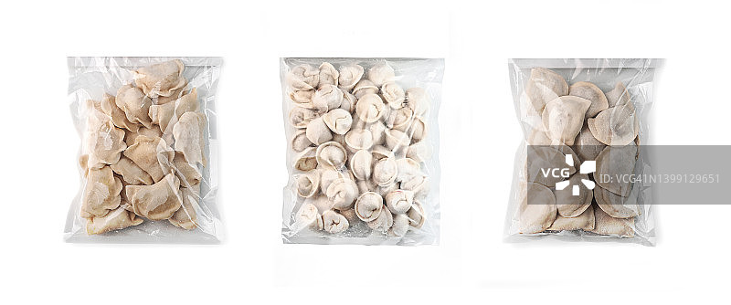套各种冷冻生饺子在回收塑料袋上白底隔离图片素材