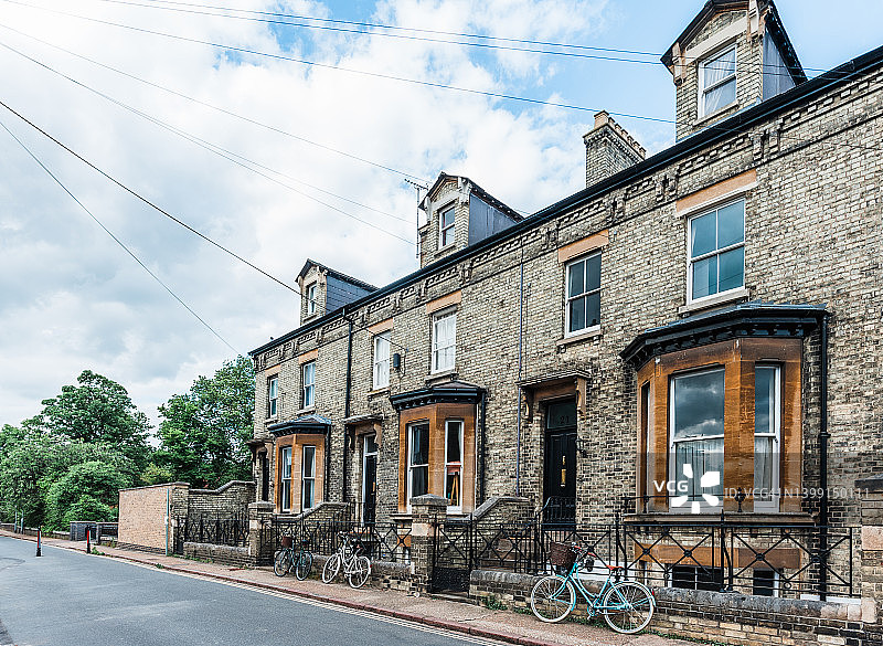 英国剑桥联排别墅白天景象图片素材