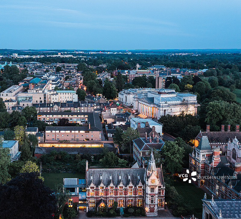 英国剑桥夜景鸟瞰图片素材