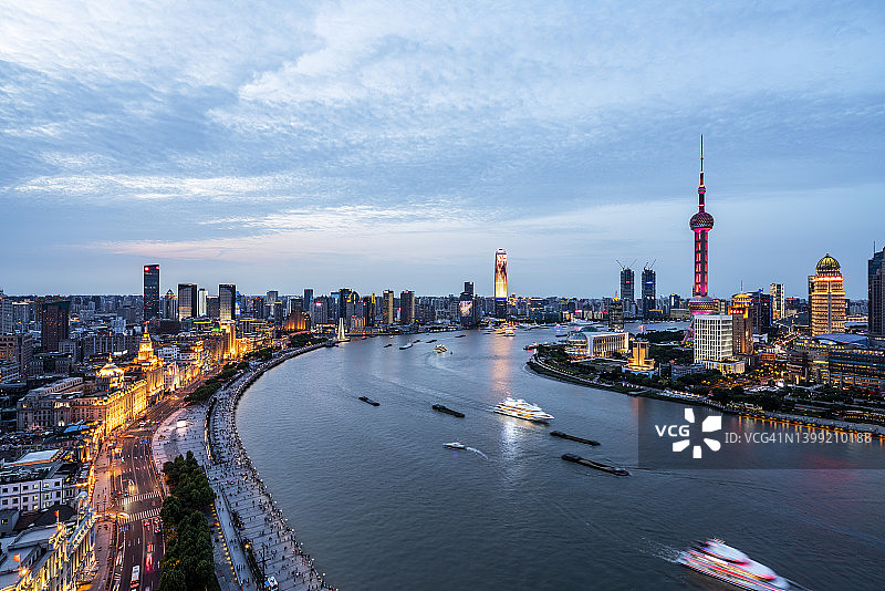 上海陆家嘴金融区日落时分的航拍景色图片素材