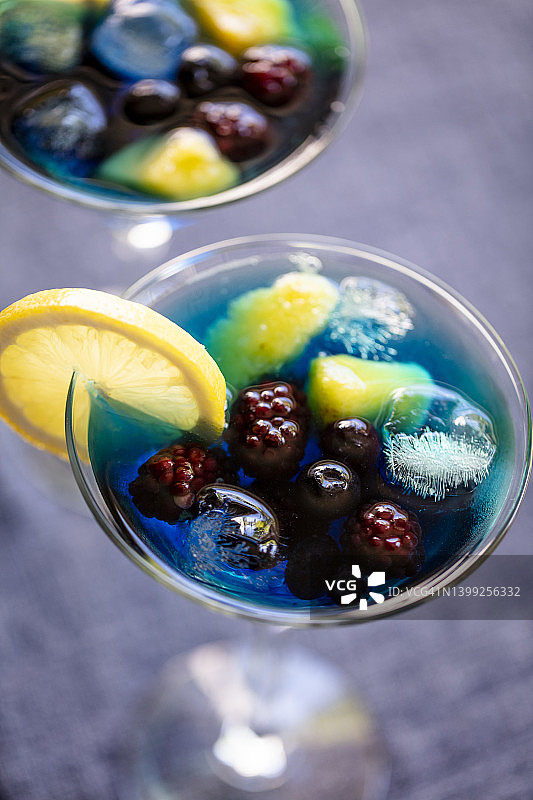 蓝色鸡尾酒图片素材