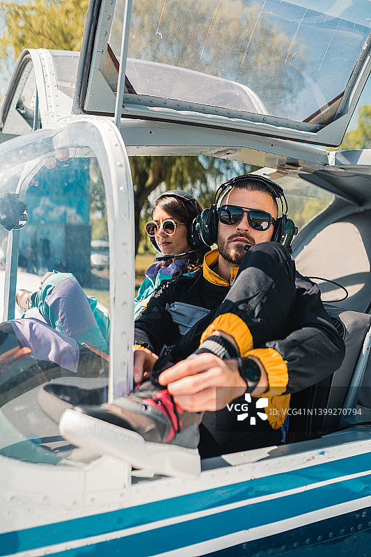 飞行员与飞机图片素材