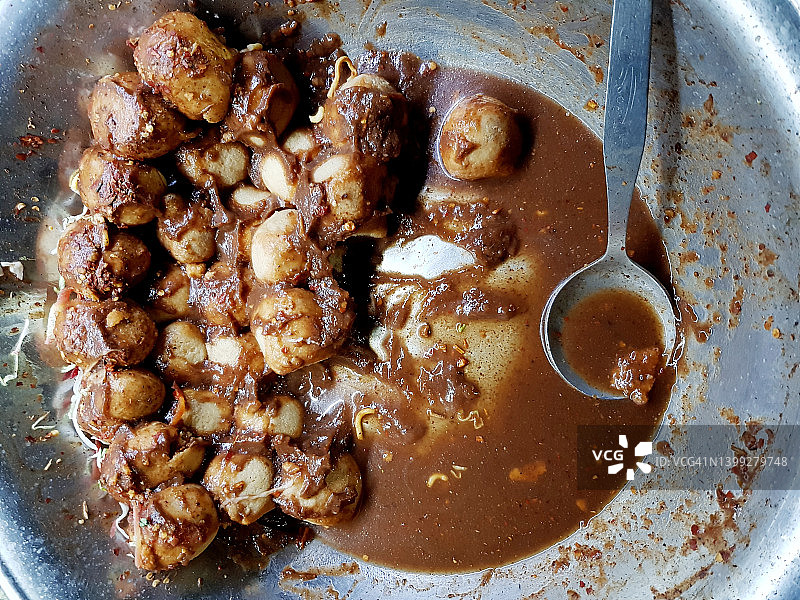 传统印度巴基斯坦当地菜肴：罗望子酱鹰嘴豆粉酸味丸子图片素材