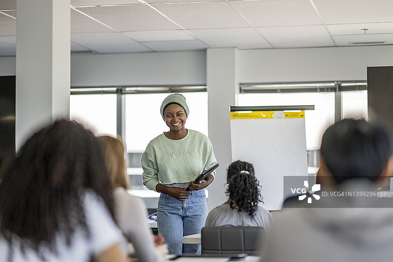 学生发表演讲图片素材