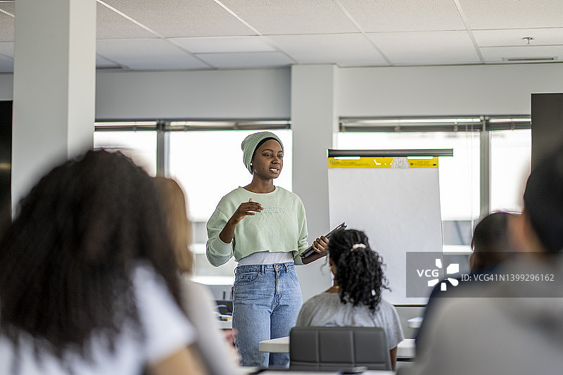 学生发表演讲图片素材