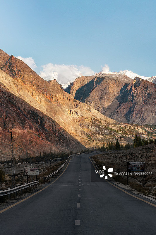 喀喇昆仑公路和巴基斯坦的战略位置山脉图片素材