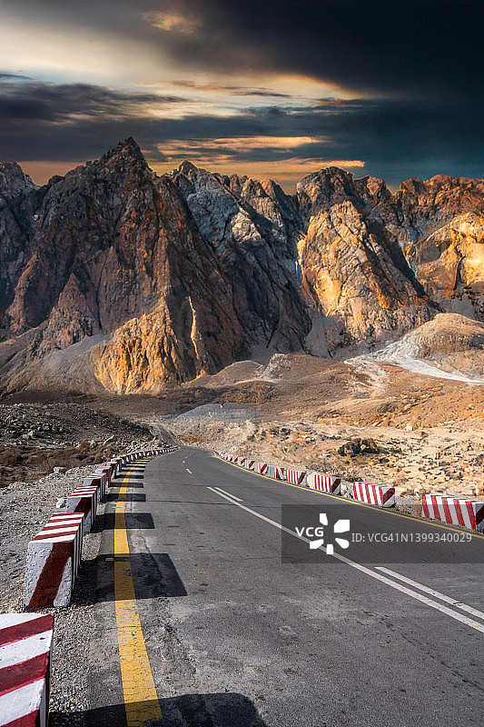 喀喇昆仑公路和巴基斯坦的战略位置山脉图片素材