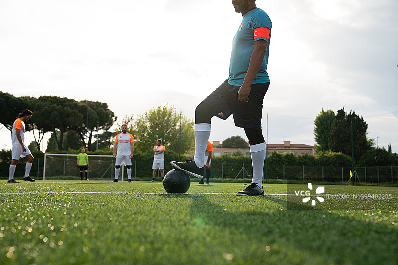 足球队准备比赛图片素材