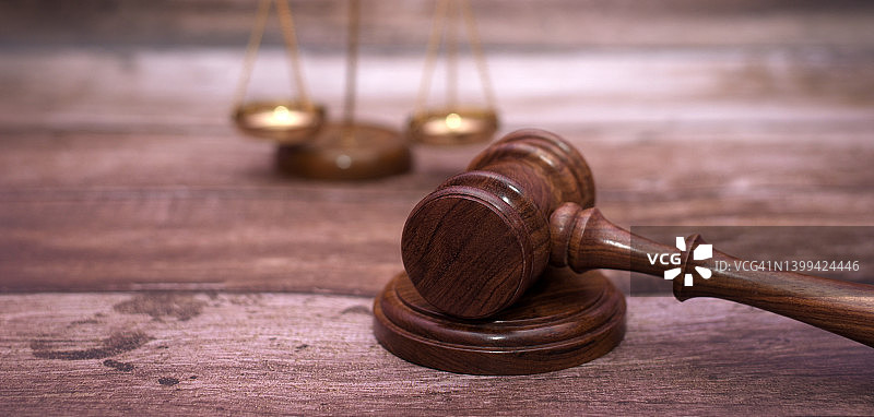 正义天平和木槌图片素材