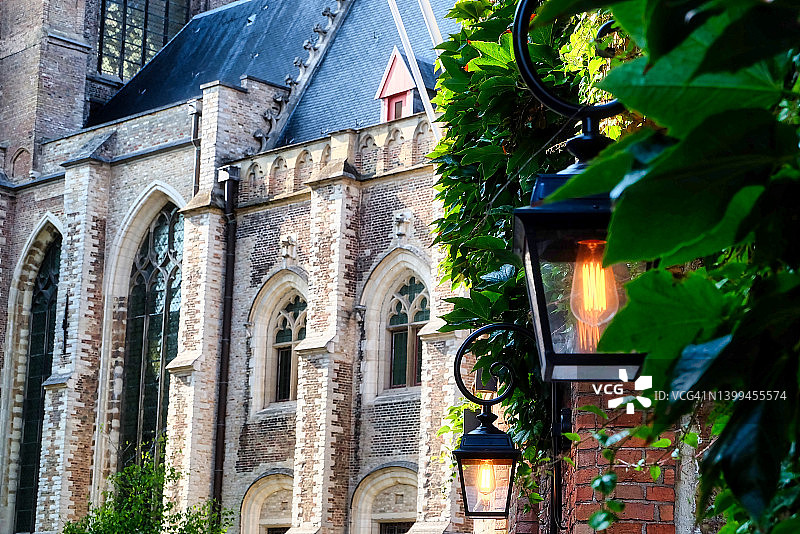 比利时根特市的中世纪氛围和街灯图片素材