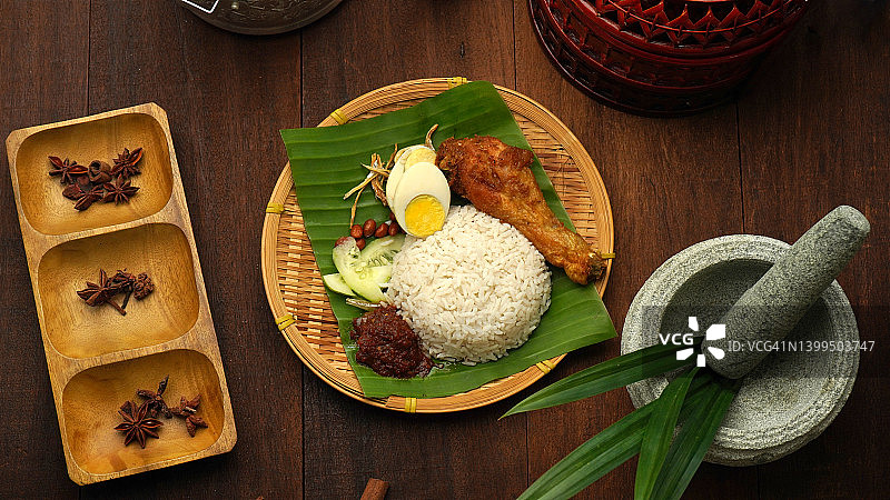 俯视角度拍摄的椰浆饭图片素材