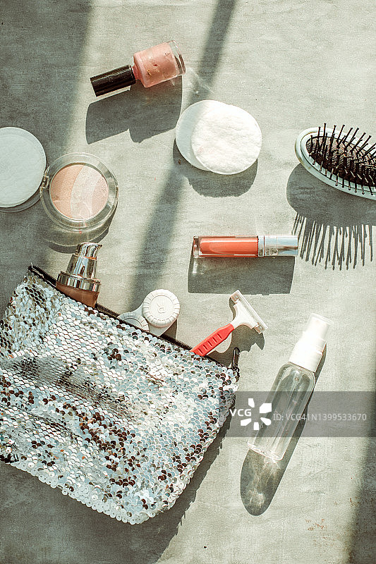 化妆包及化妆品俯视图图片素材