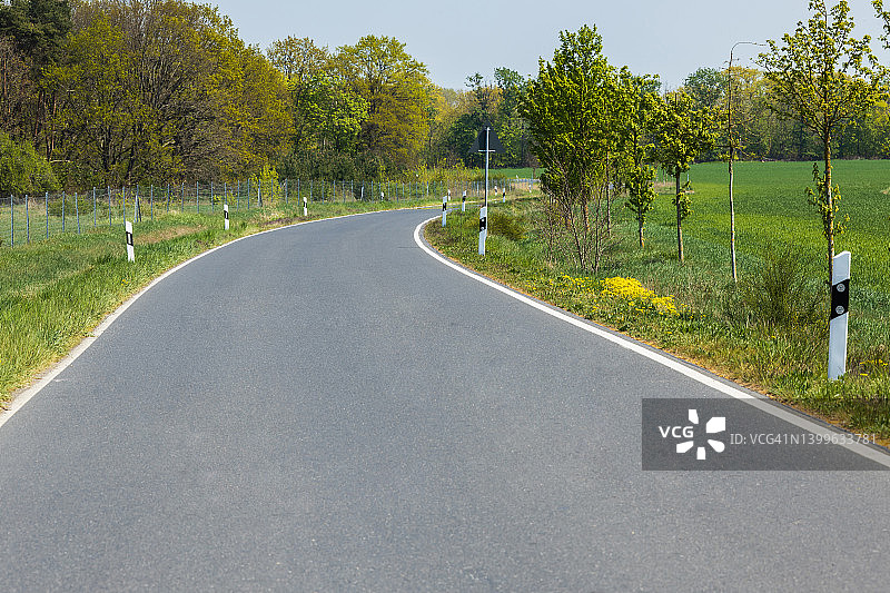 弯曲的道路图片素材
