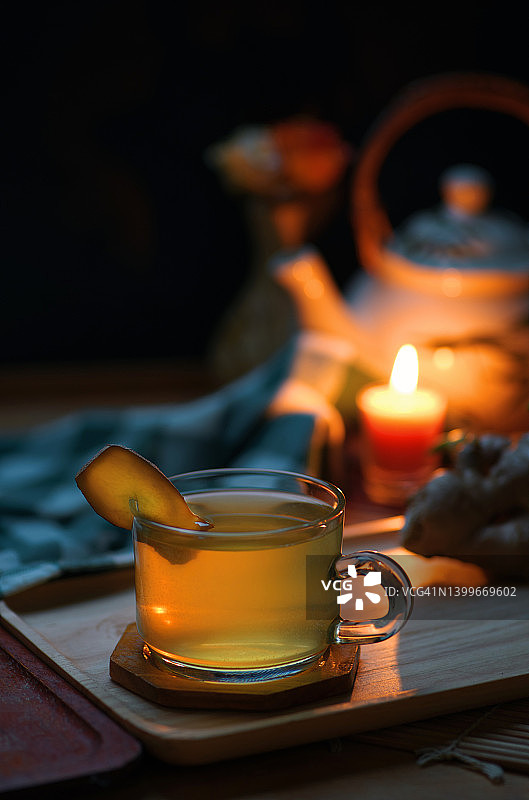 一杯健康的草本姜茶图片素材
