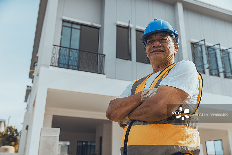 年长的工程师肖像图片素材