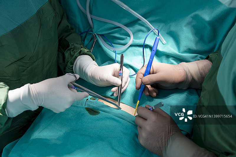 外科医生和病人图片素材