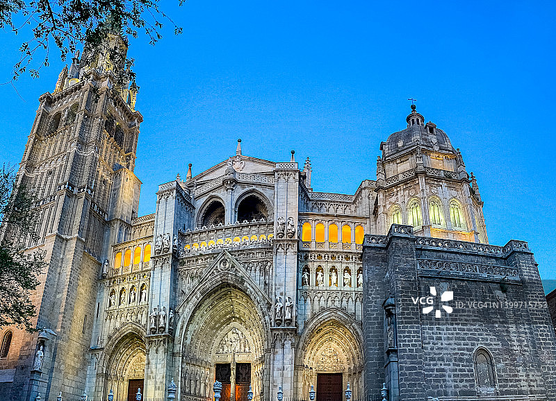傍晚的托莱多大教堂图片素材