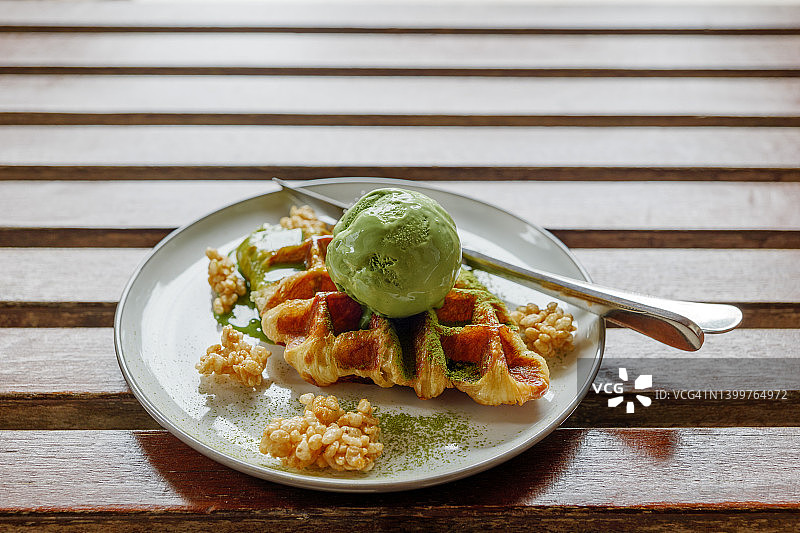 抹茶冰淇淋华夫饼图片素材