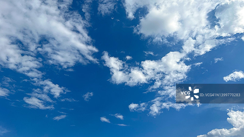 蓝天漂浮白云背景图图片素材