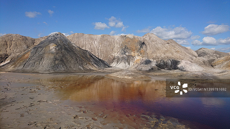 火星地貌般的废弃采石场风光图片素材
