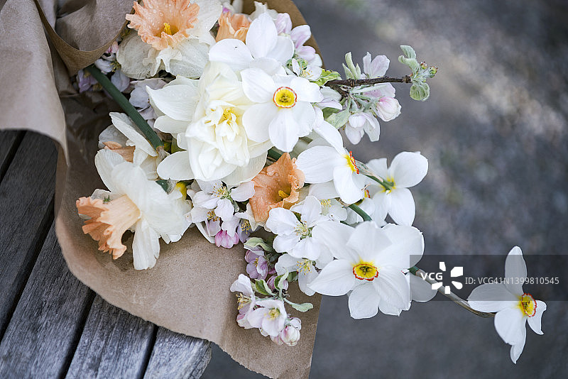 切好的新鲜春季花朵图片素材