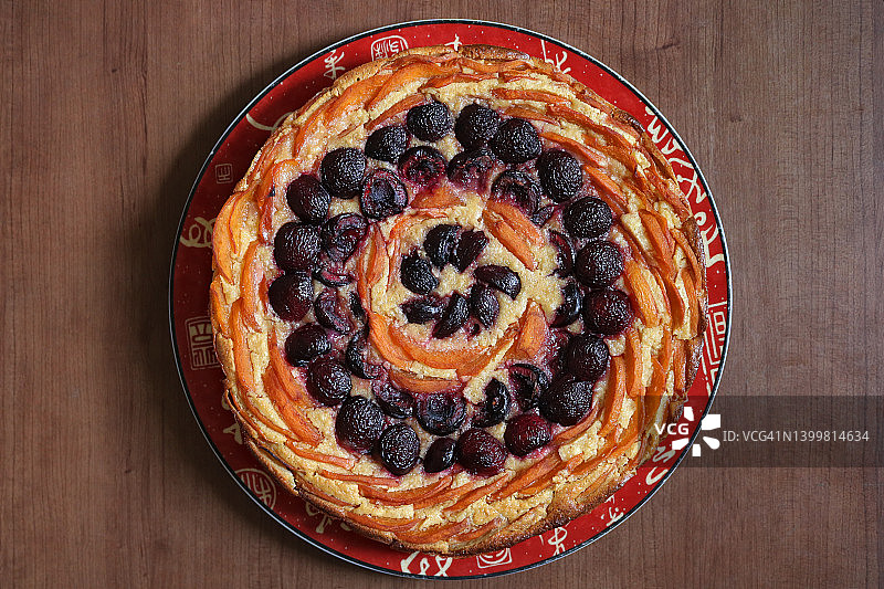 美味自制杏仁樱桃馅饼图片素材