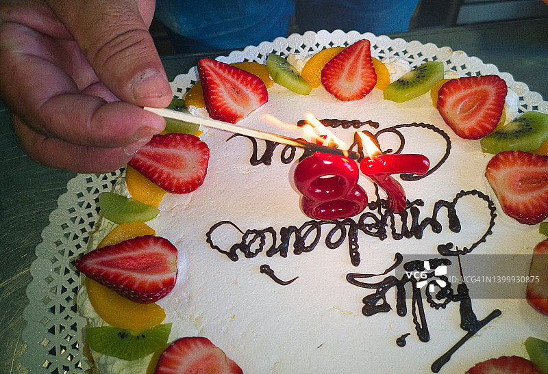 生日蜡烛与火柴图片素材