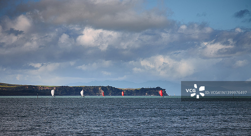 豪拉基湾航行图片素材