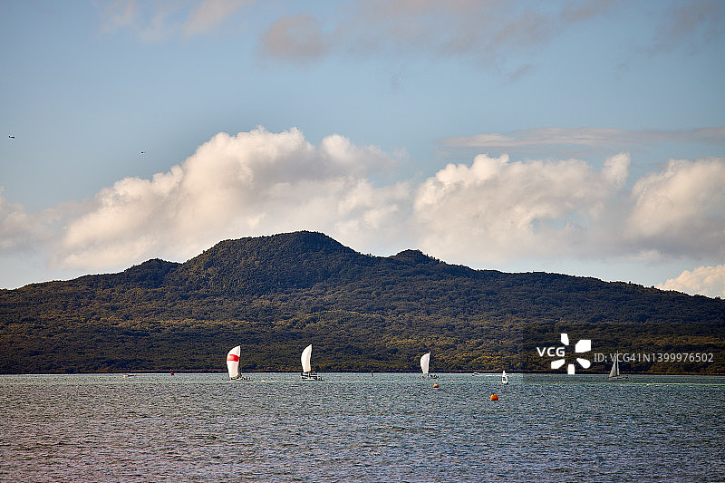 朗伊托托岛航行图片素材