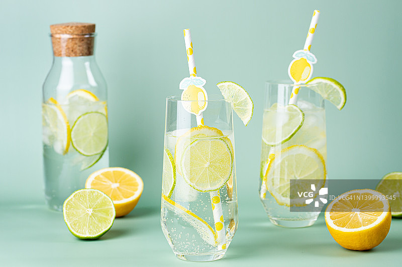鲜制柠檬青柠冷饮图片素材
