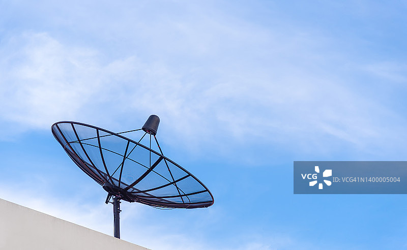 卫星天线与蓝天图片素材