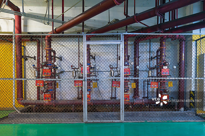 地下室管道图片素材