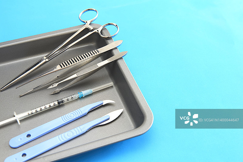用于医疗程序的手术器械托盘图片素材