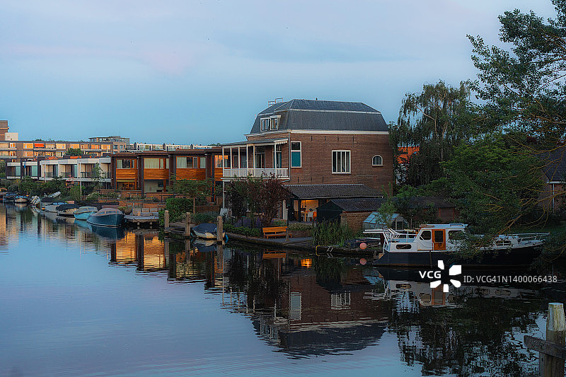 荷兰春季运河风光图片素材