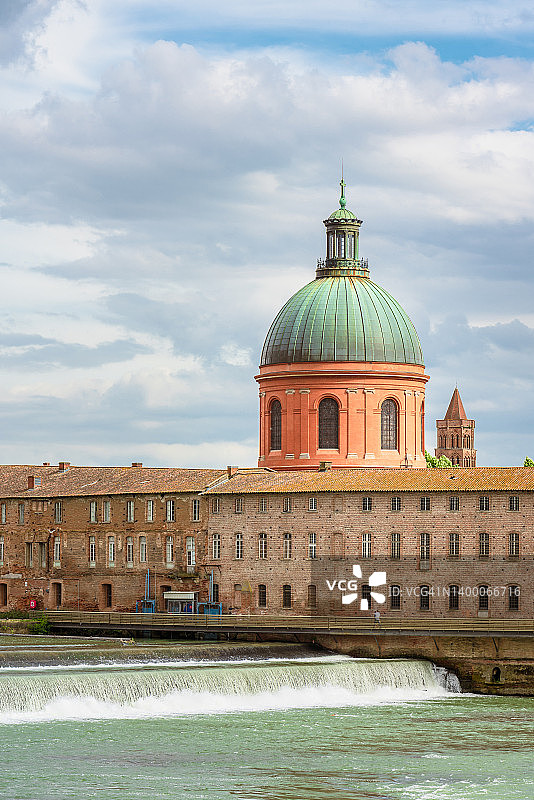 法国图卢兹市的加龙河和拉格拉夫穹顶图片素材
