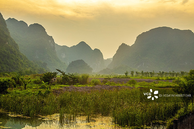 宁平自然保护区（越南）的日落图片素材