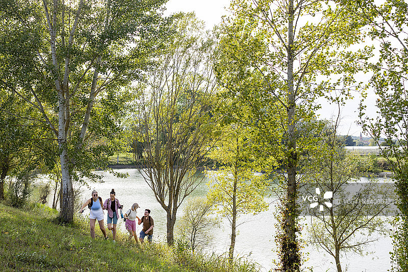 法国的河边步道图片素材