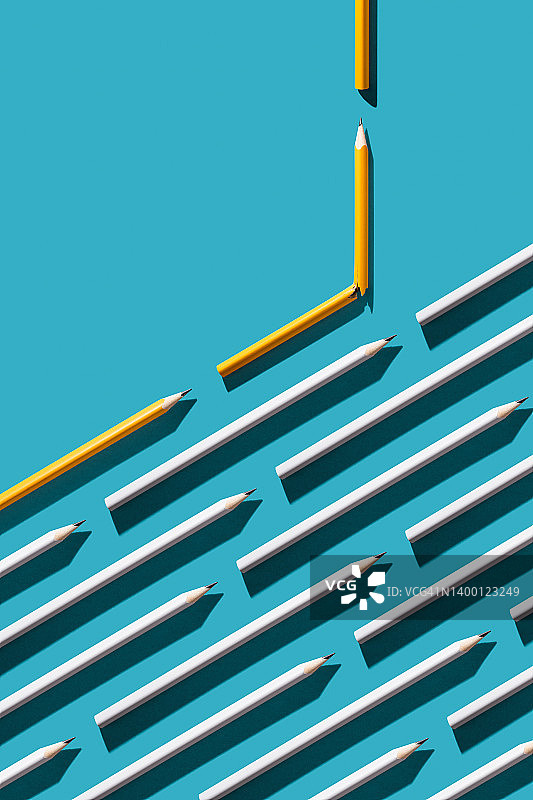 折断的铅笔离开人群图片素材