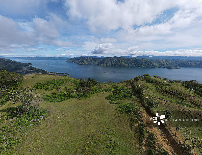 从萨摩西岛看多巴湖图片素材