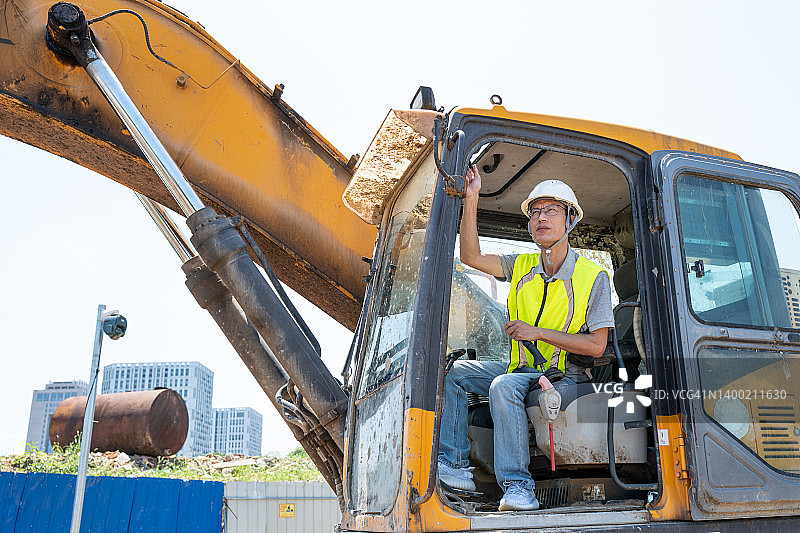 挖掘机司机图片素材