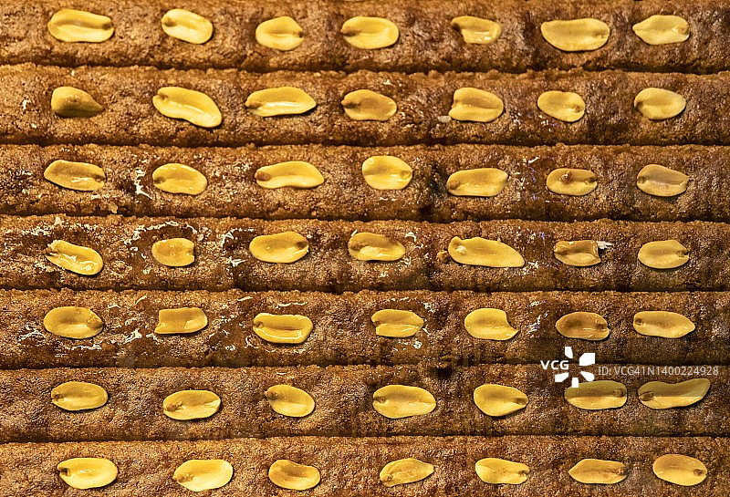 烤盘中糖浆蛋糕的特写图片素材