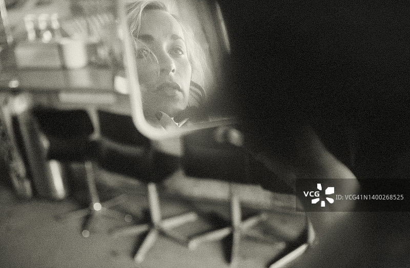 镜中的最后一眼图片素材