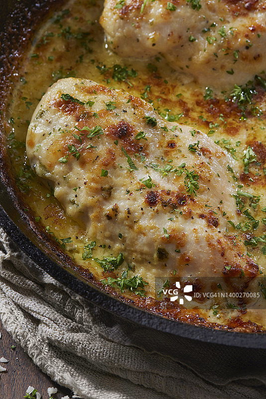 奶油焗帕尔马干酪鸡肉图片素材