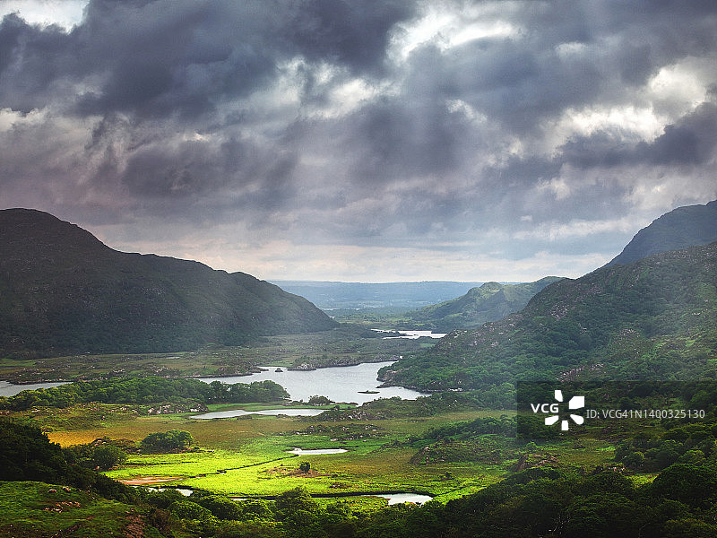 爱尔兰女士观景点眺望的基拉尼湖泊图片素材