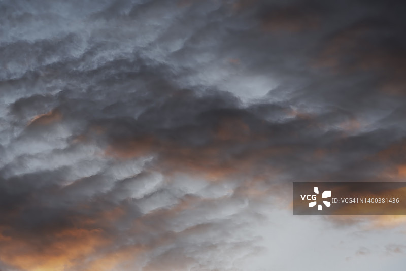 日落时天空中的云彩图片素材