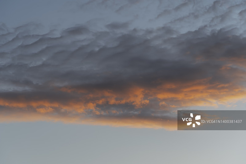 日落时天空中的云彩图片素材